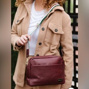 modern+chic - Alice Crossbody in Mulberry 🍒